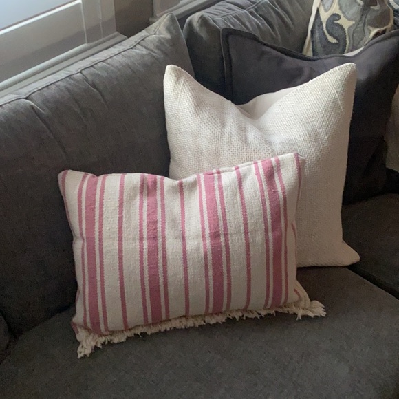 Accent pillow - Picture 2 of 2